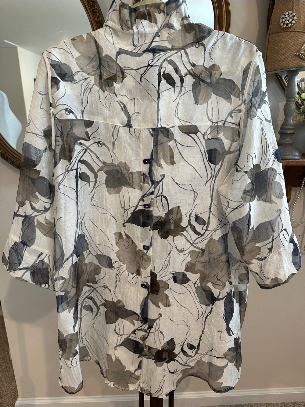 IC Collection Burnout Floral Top. Size Large - Picture 4 of 7